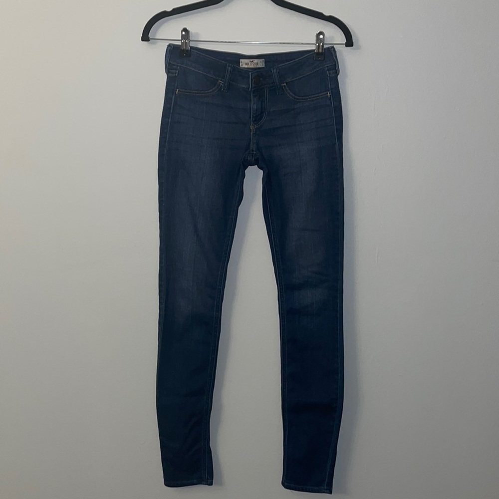 Medium Wash Hollister Jeans. Size 25.